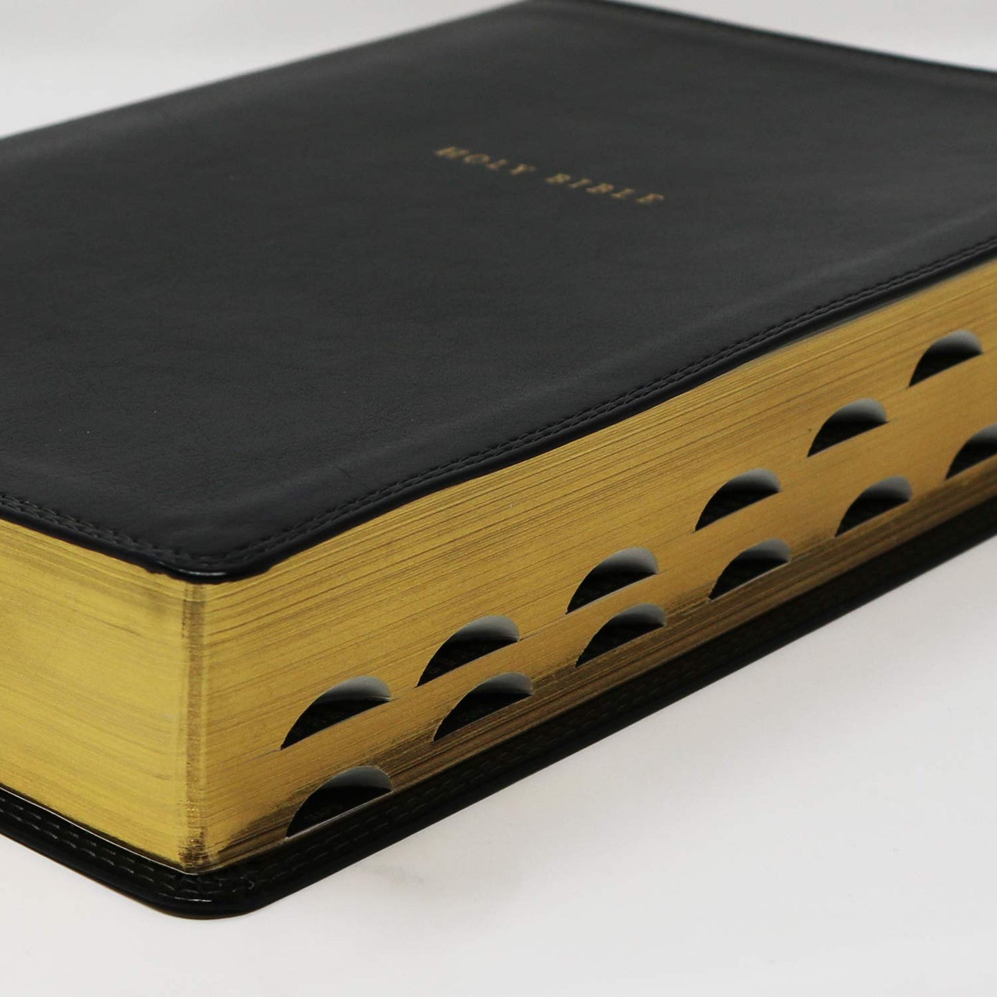 NKJV, Reference Bible, Classic Verse-by-Verse, Center-Column, Leathersoft, Black, Red Letter, Thumb Indexed, Comfort Print: Holy Bible, New King James Version